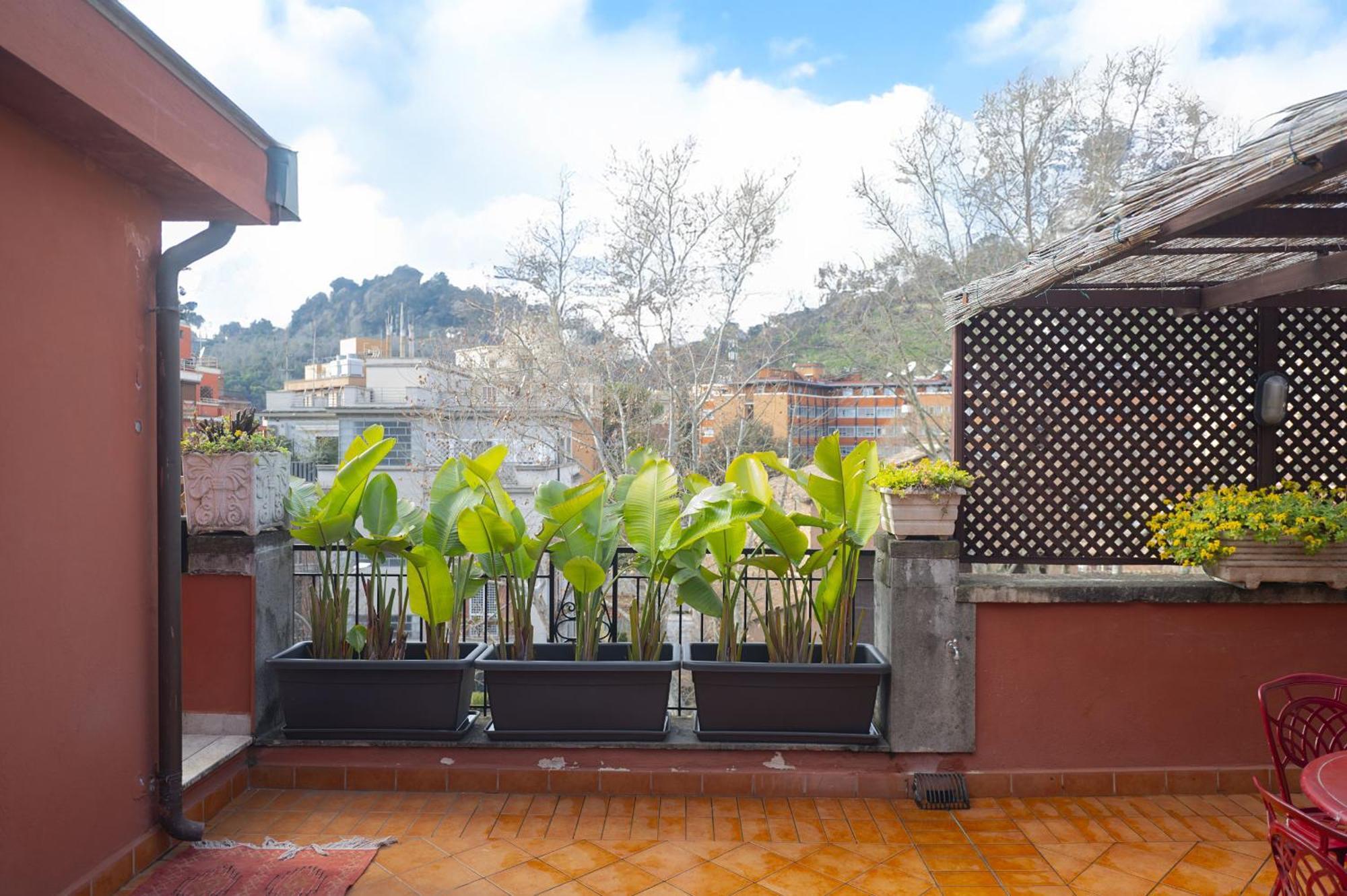 Apartment Romantic Terraced Escape In Elegant Neighbourhood *