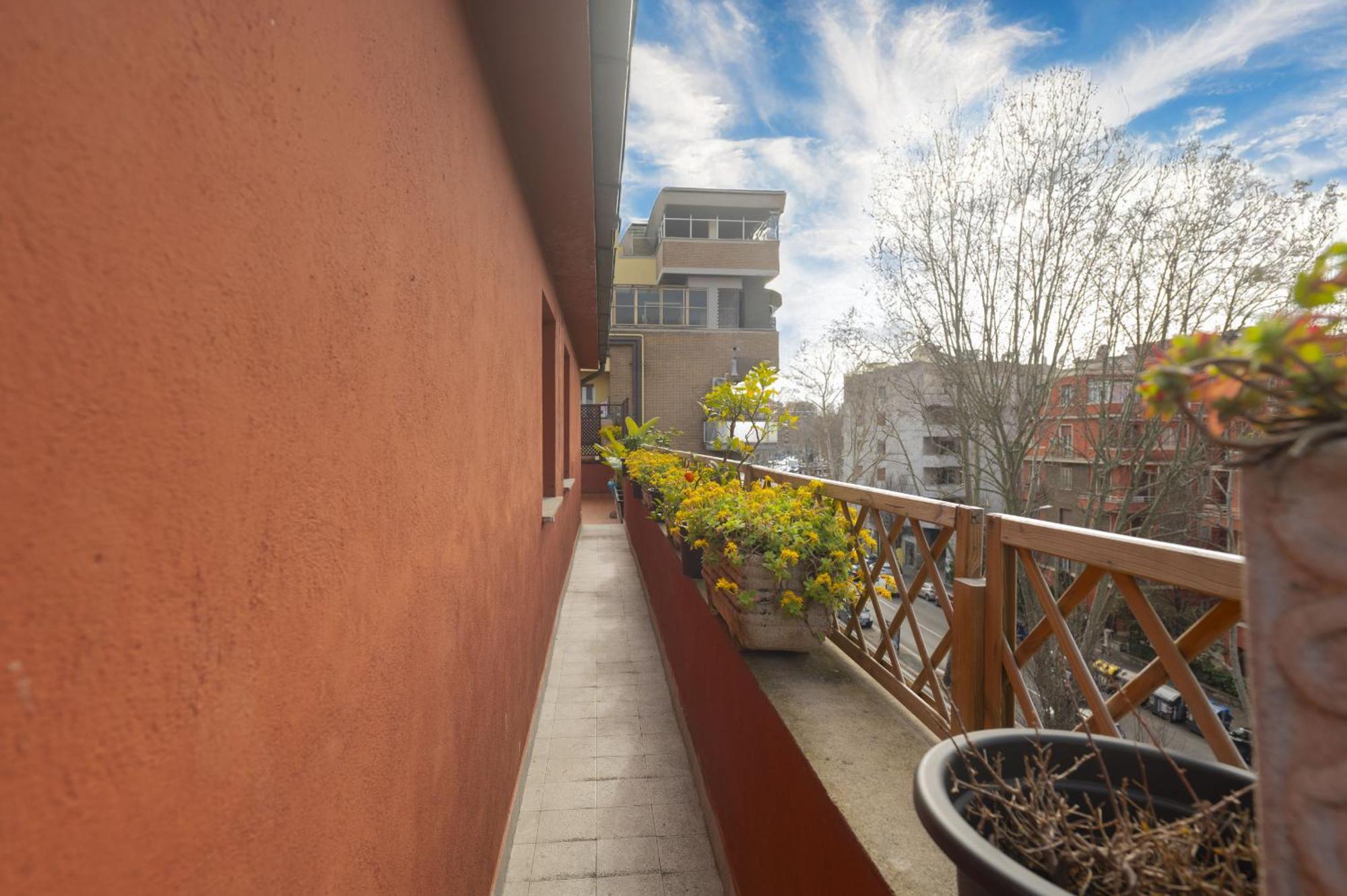 Apartment Romantic Terraced Escape In Elegant Neighbourhood Rom