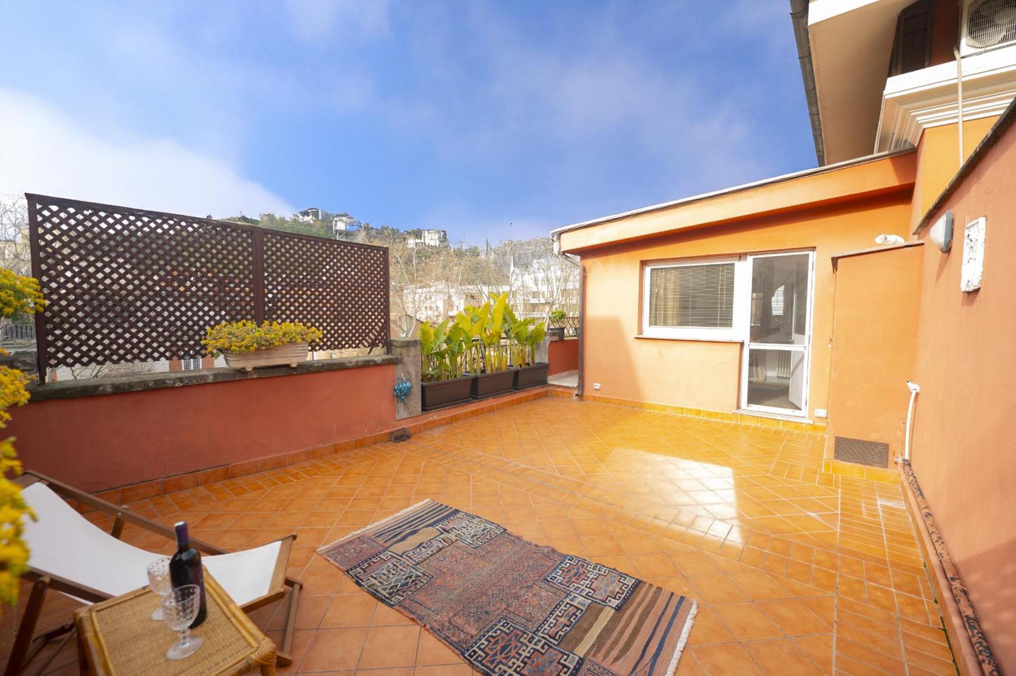 Romantic Terraced Escape In Elegant Neighbourhood *
