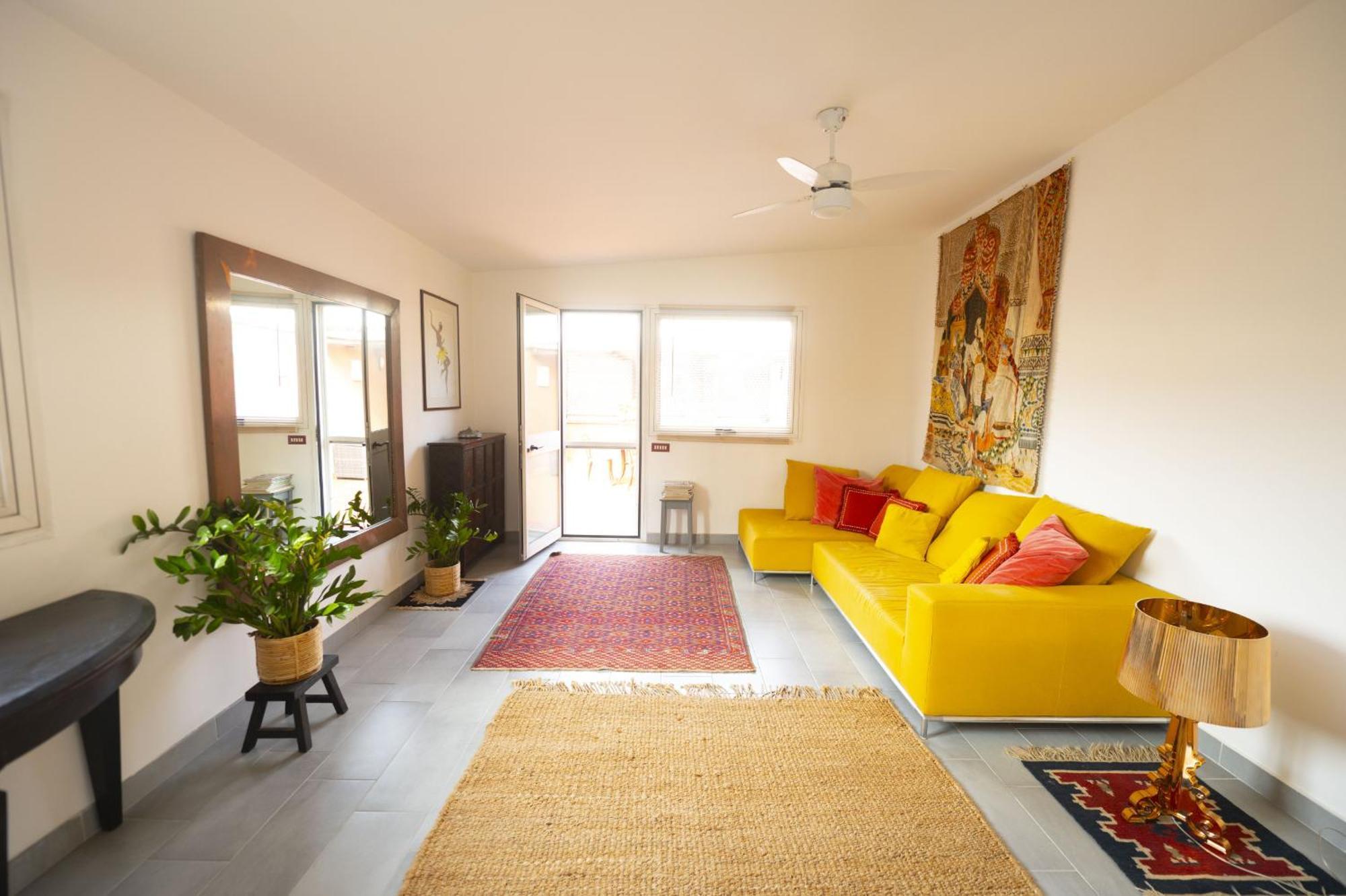 Apartment Romantic Terraced Escape In Elegant Neighbourhood Rom